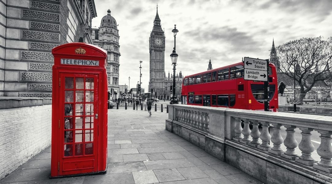 Red phonebox london