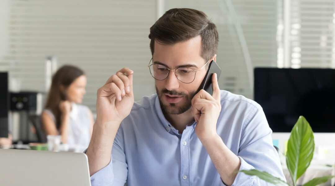 Parlare al telefono in inglese