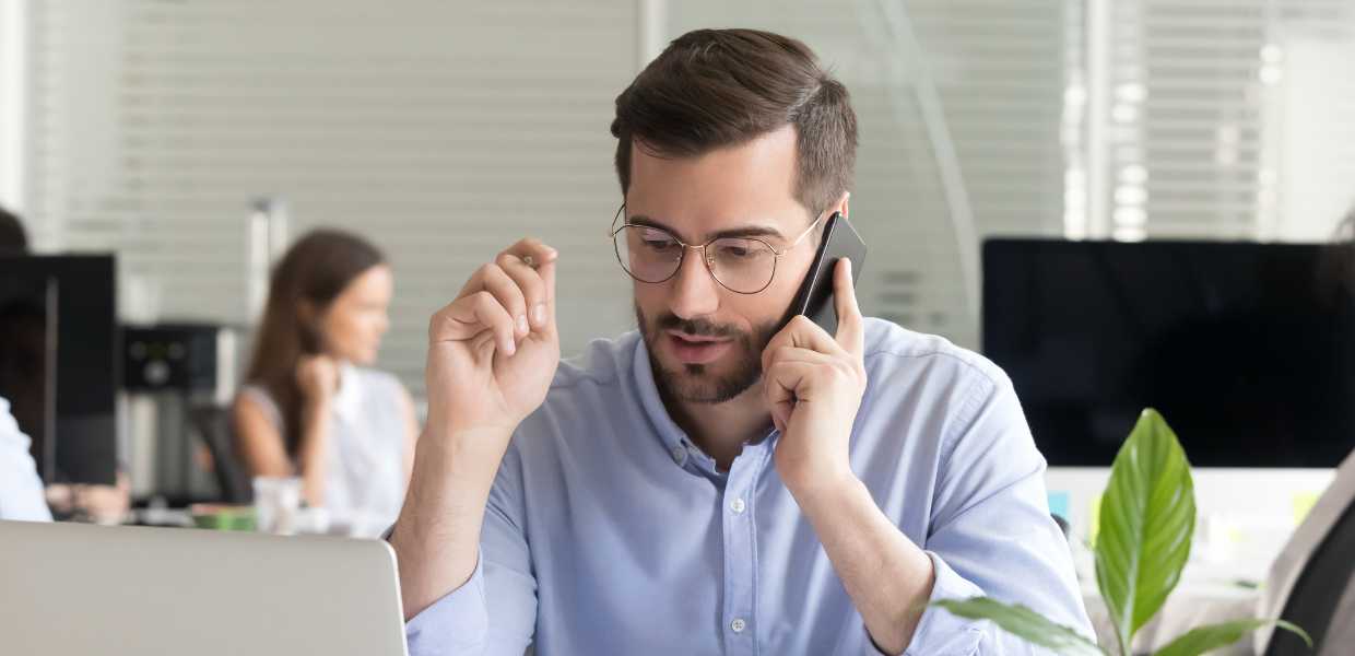 Parlare al telefono in inglese